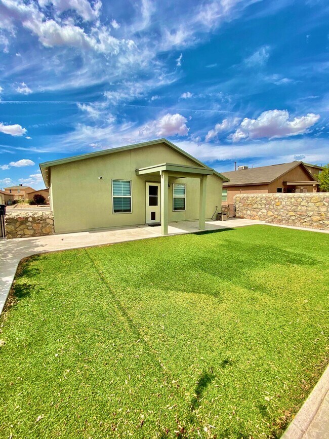 Building Photo - 14214 Lasso Rock Dr