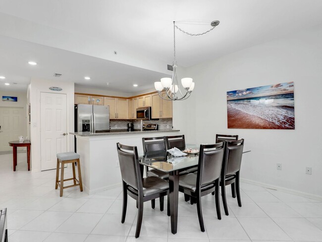 Building Photo - Stylish Getaway in the Heart of Naples – 3...
