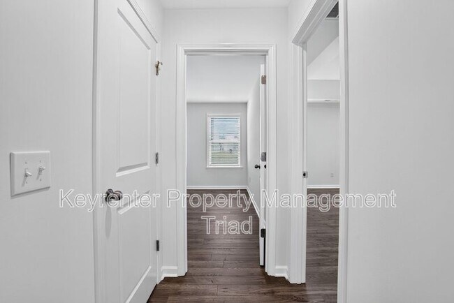 Building Photo - 3012 Highlander Pt