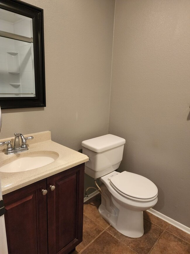 Building Photo - Eastlake Gem