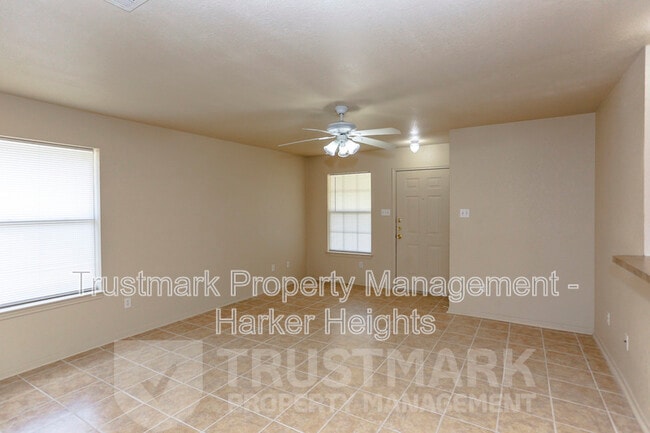 Building Photo - 932 Maplewood Dr