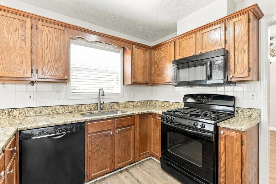 Building Photo - 2915 Emerson Lake Dr