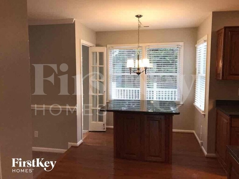 Building Photo - 3220 Ivy Creek Rd