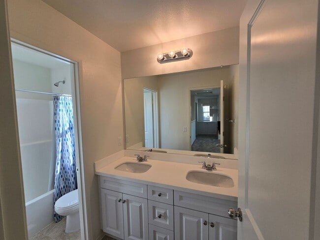 Building Photo - 3BR / 2.5BA Dream home in the heart of El Cajon!