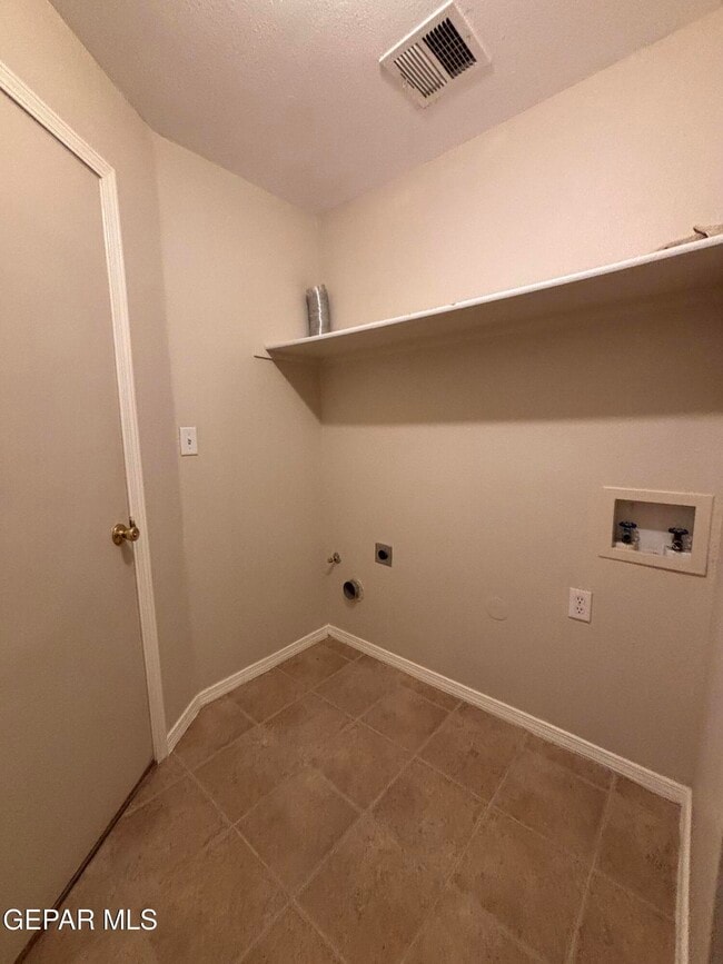 Building Photo - 6164 River Park Pl