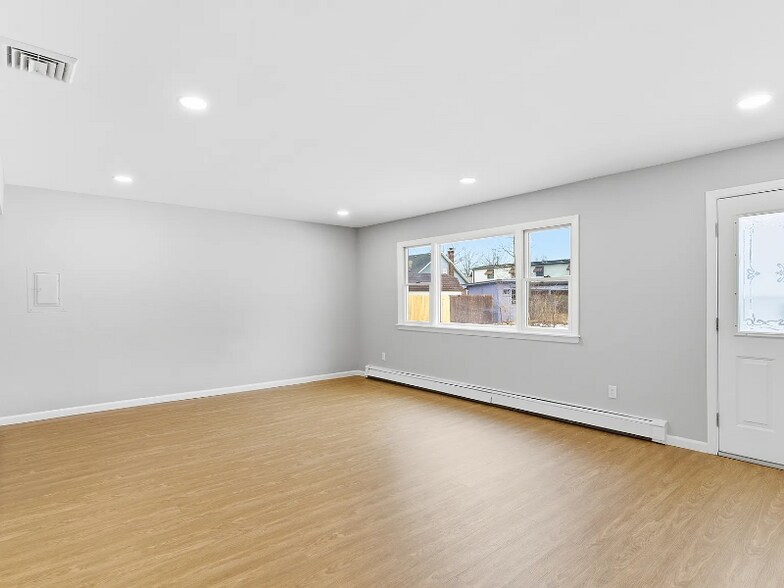 Building Photo - 38 Dalton Pl