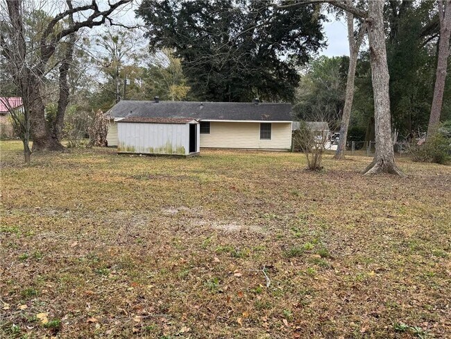 Building Photo - 4734 Clarendon Dr