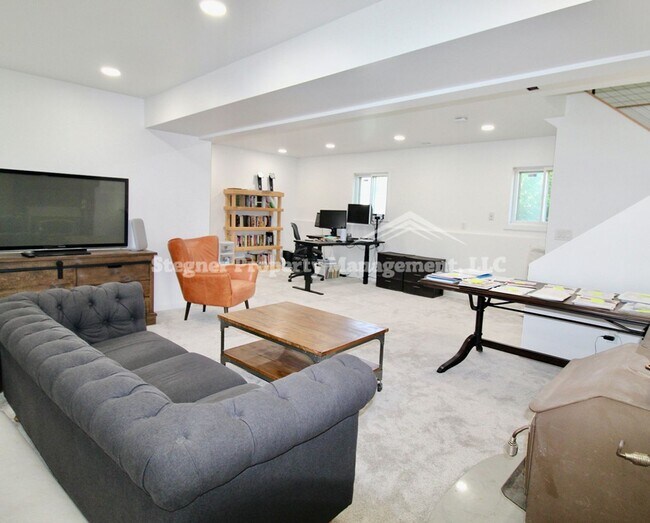 Building Photo - Incredible Updated Home