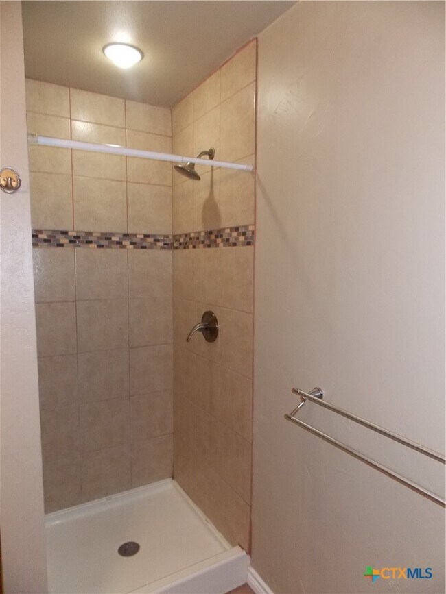 Building Photo - 1309 Azalea Ln