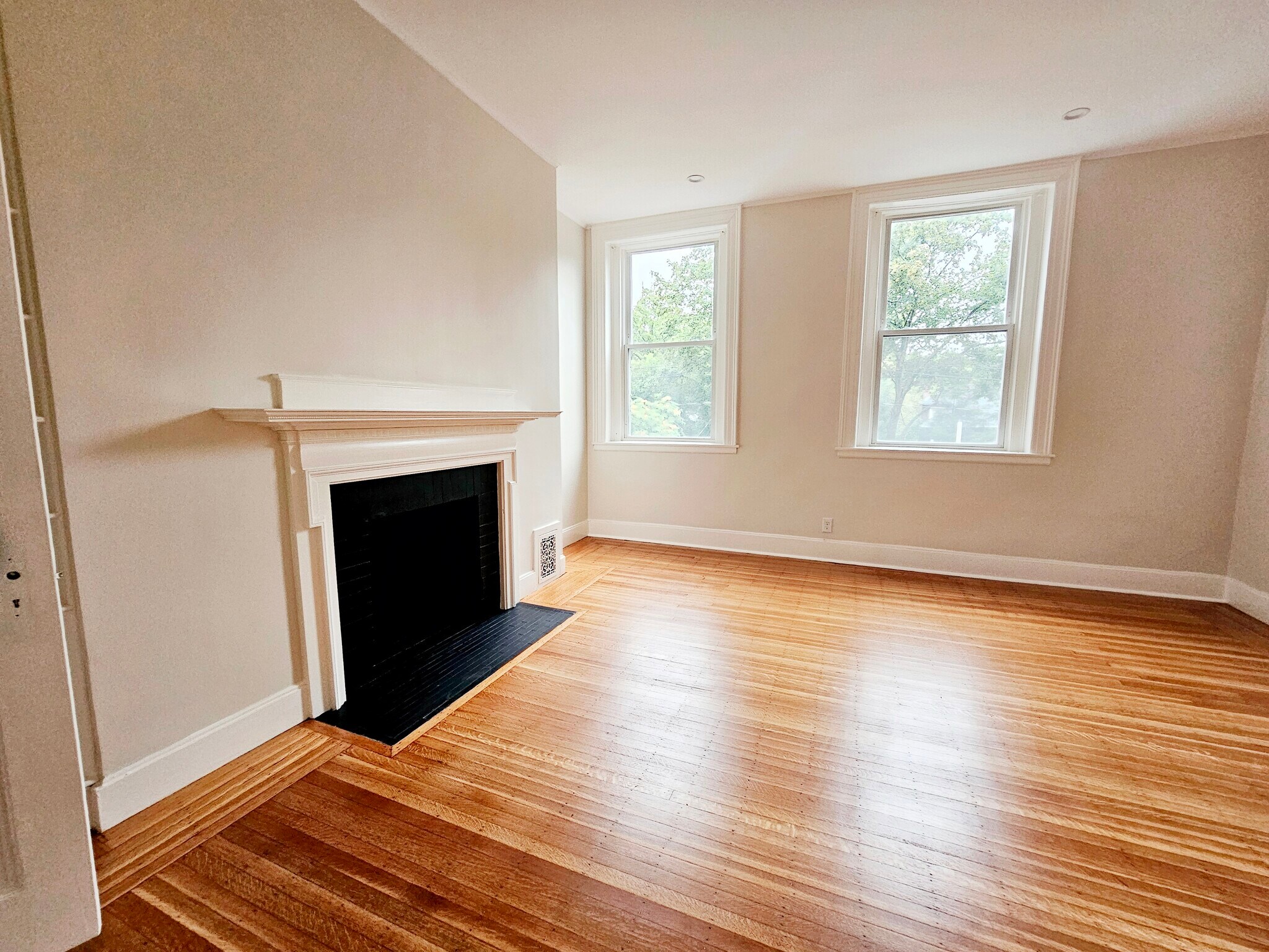 Building Photo - 1726 Beacon St