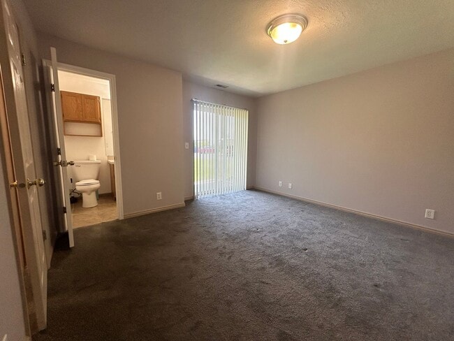 Building Photo - 2 Bedroom/1.5 Bathroom Condo in Washington Terrace