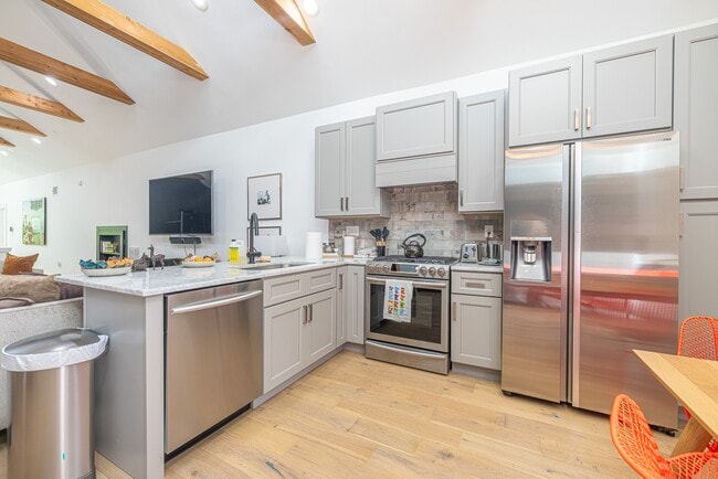 Building Photo - 1404 Allston St