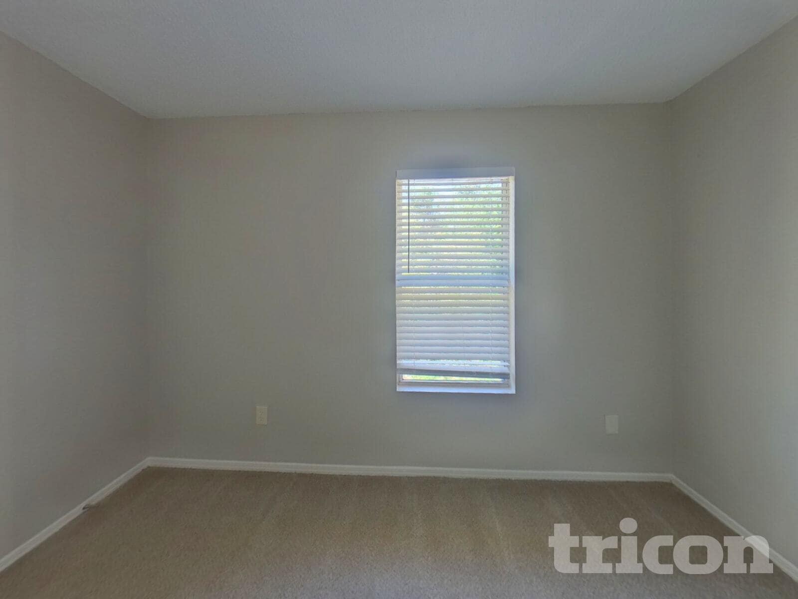 Building Photo - 12739 Serenade Cir N