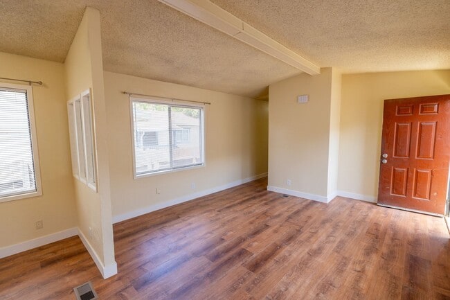 Building Photo - North Oakland Gem!