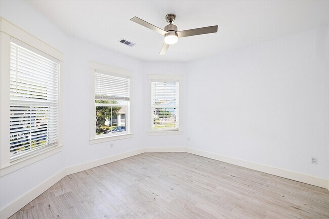 Building Photo - 2817 Avenue Q