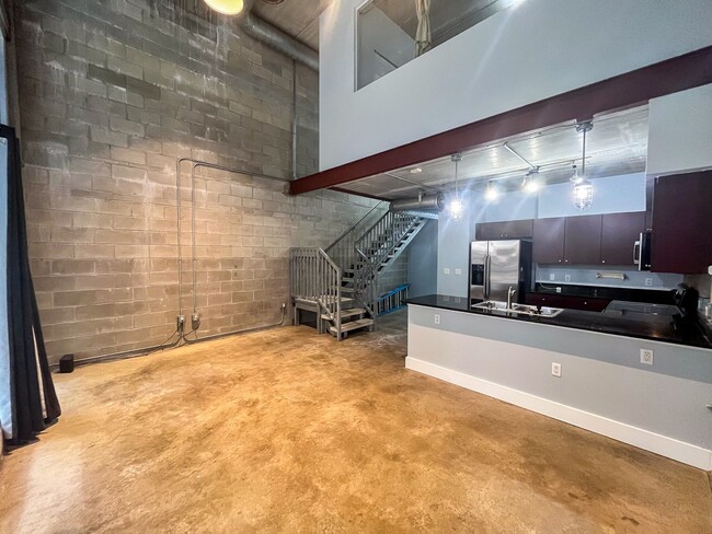 Building Photo - Lofts Oasis #117 - Pet Friendly