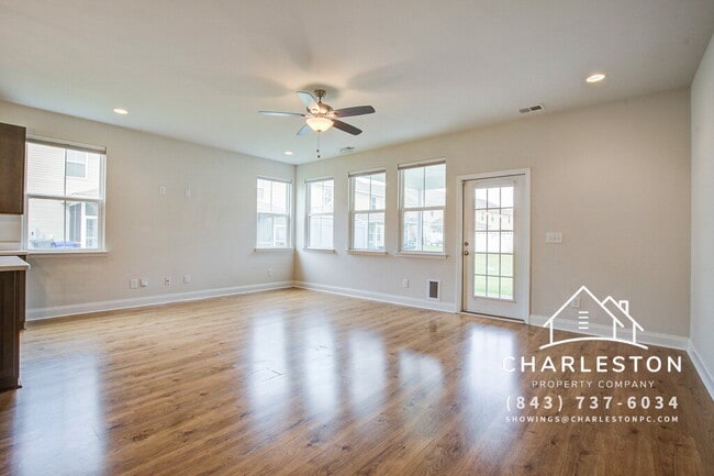 Building Photo - 7824 Montview Rd