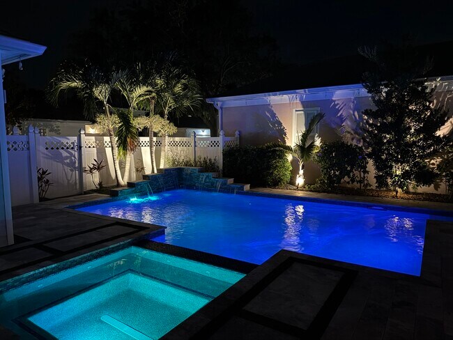 Building Photo - 240 Poinciana Dr