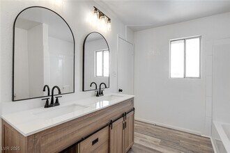 Building Photo - 304 Orland St