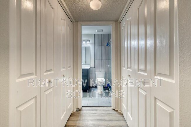 Building Photo - 3713 S Gekeler Ln