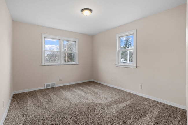 Building Photo - 20 Lake Ave