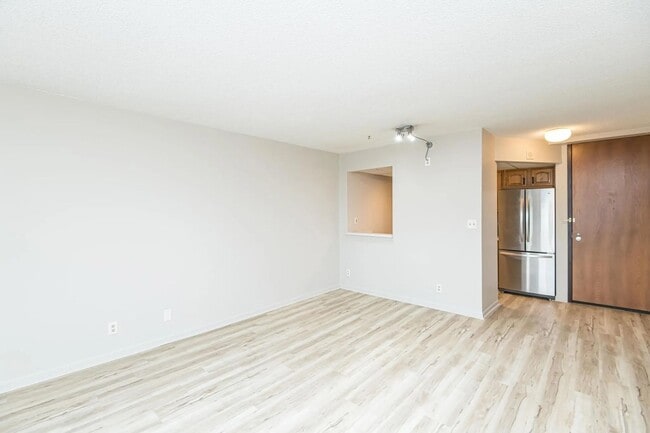 Building Photo - Condo for Rent