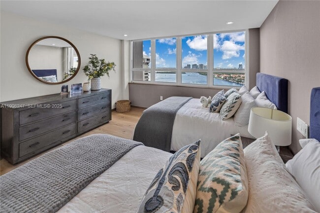 Building Photo - 3 Grove Isle Dr