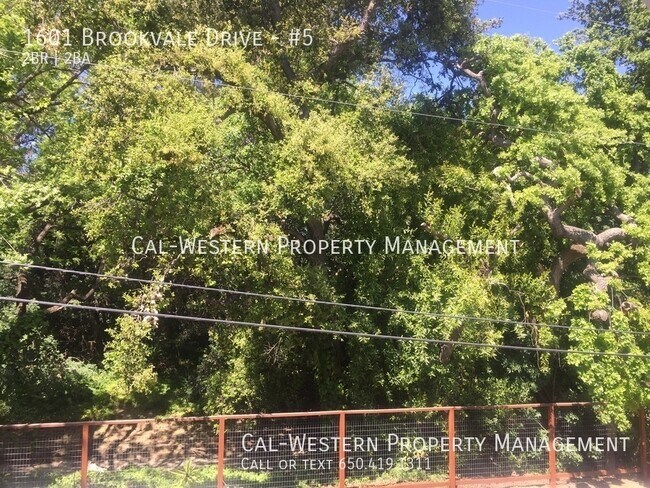 Building Photo - 1601 Brookvale Dr
