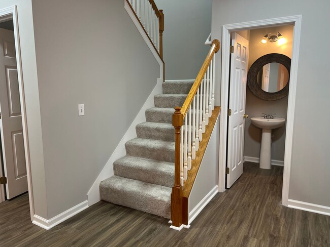 Building Photo - Lovely Bluffton Park House