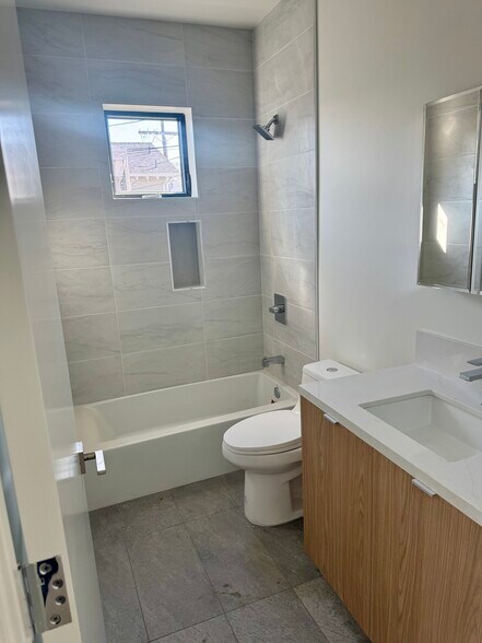 Building Photo - 2520 5th St