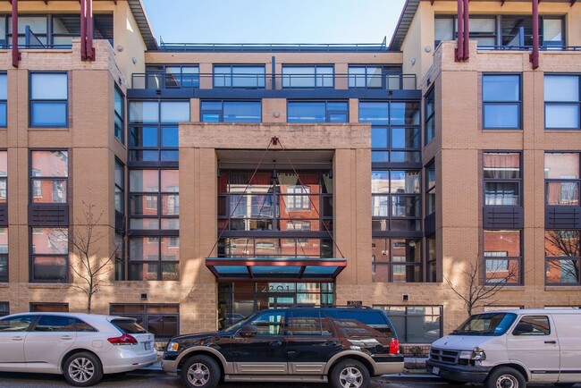 Building Photo - 2 bedroom 2 bath condo in Adams Morgan