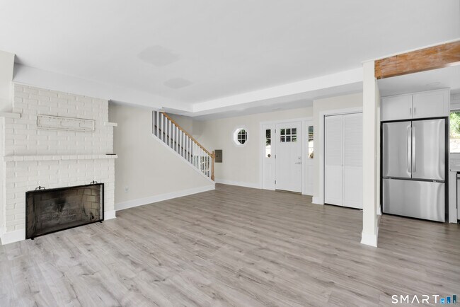 Building Photo - 450 Danbury Rd