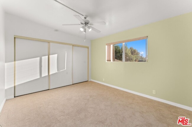 Building Photo - 2160 Lake Shore Ave