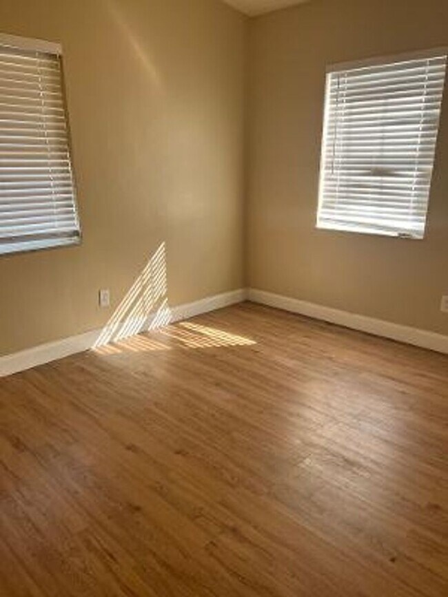 Building Photo - Cute Remodeled Deltona Beauty Call Sheila ...