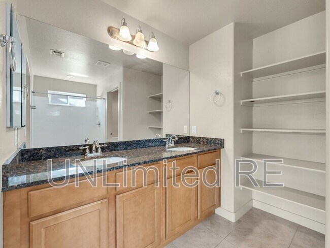 Building Photo - 2539 W Josselyn Dr