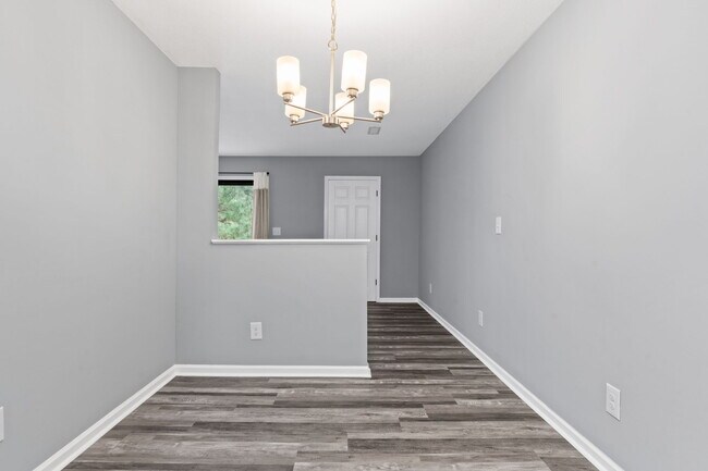 Building Photo - 310 Country Club Villa Dr