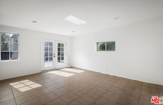 Building Photo - 3659 Glenfeliz Blvd