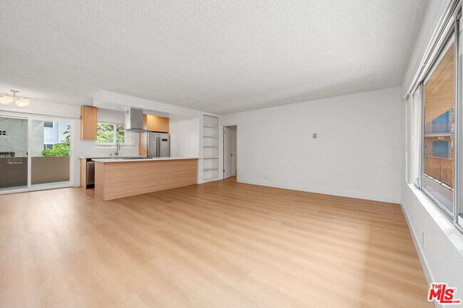 Building Photo - 833 5th St