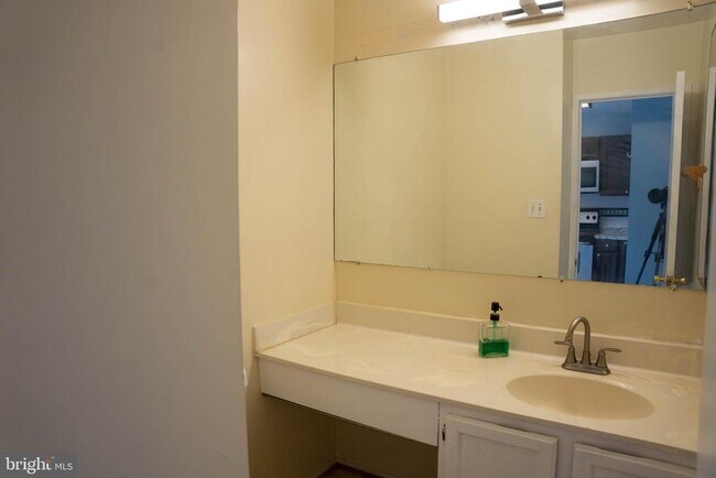 Building Photo - 8654 Venoy Ct