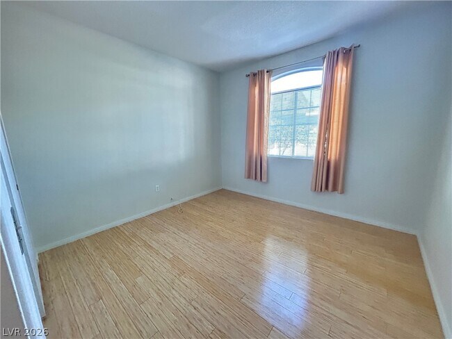 Building Photo - 1830 N Buffalo Dr