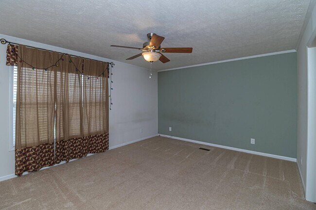 Building Photo - WELCOME HOME! 3 BR | 2 BA Home in Pikevill...
