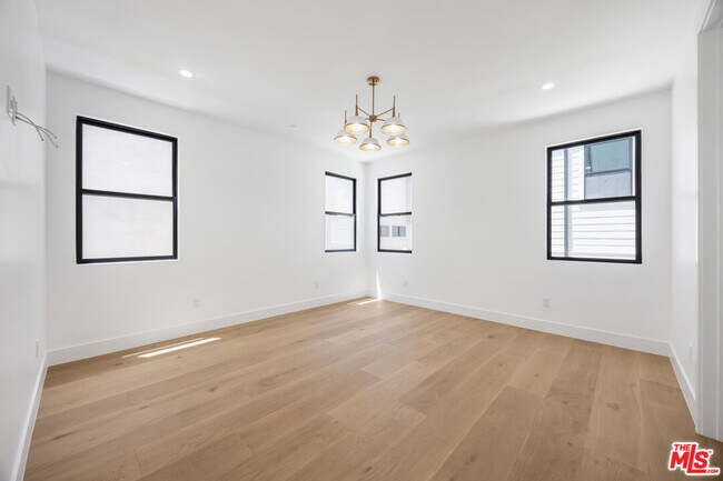 Building Photo - 926 17th St