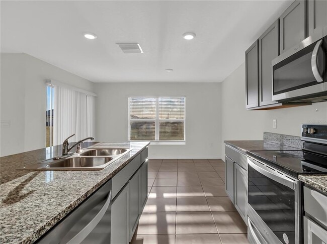 Building Photo - 16645 Mosaic Oar Dr