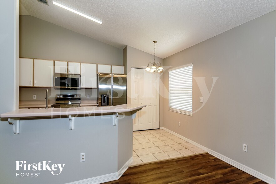 Building Photo - 8 Wild Oak Pl