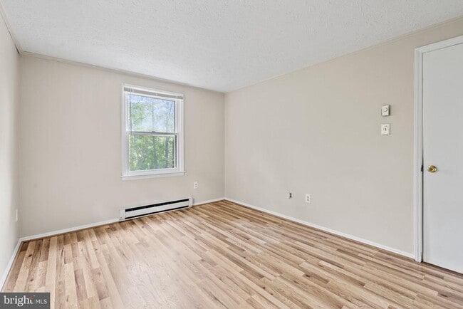 Building Photo - 1005 Lower Clubhouse Drive