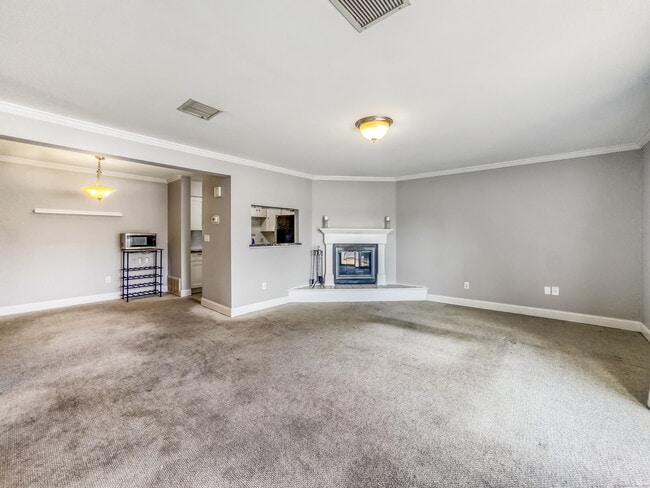 Building Photo - 92 Limewood Ave