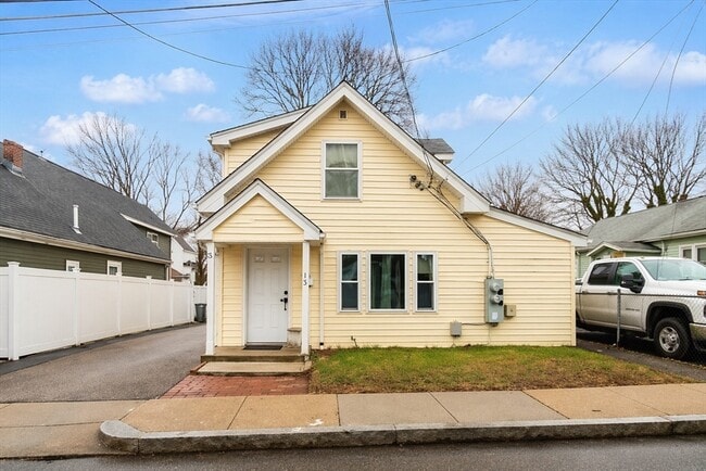 Building Photo - 15 Buckingham St