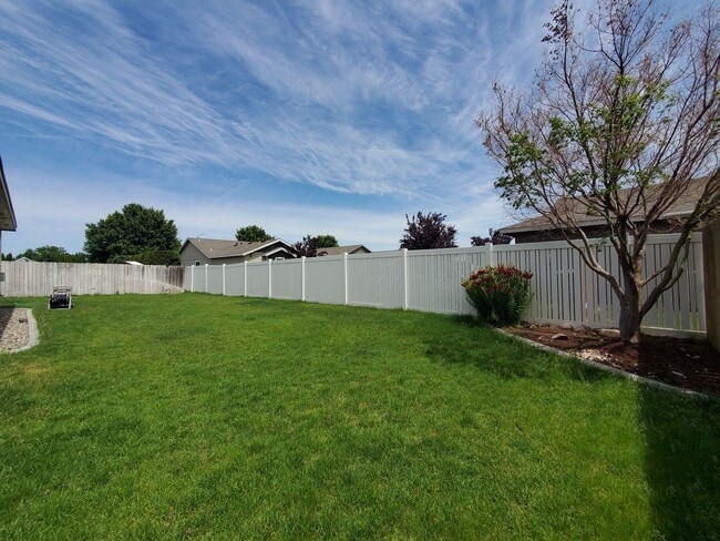 Building Photo - 1506 Desert Springs Ave