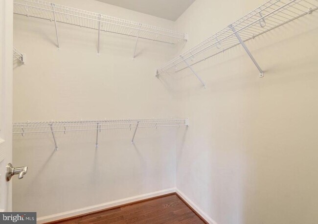 Building Photo - 3307 Kemper Rd