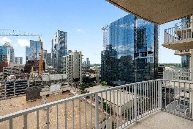 Building Photo - 360 Nueces St